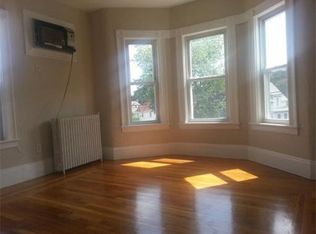 371 1/2 Lincoln Ave, Saugus, MA 01906