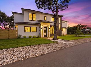 8503 Grandview Dr, Jonestown, TX 78645