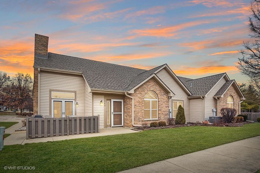 1st image of 142 Canterbury Ct #142