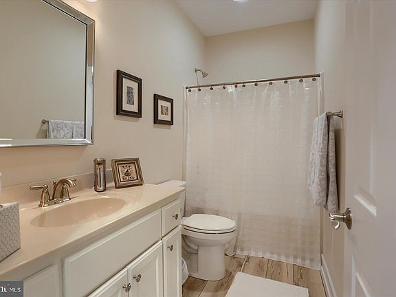 3rd image of 6069 Hot Springs Ct
