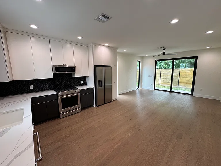 3510 Lyons Rd — Photo 2