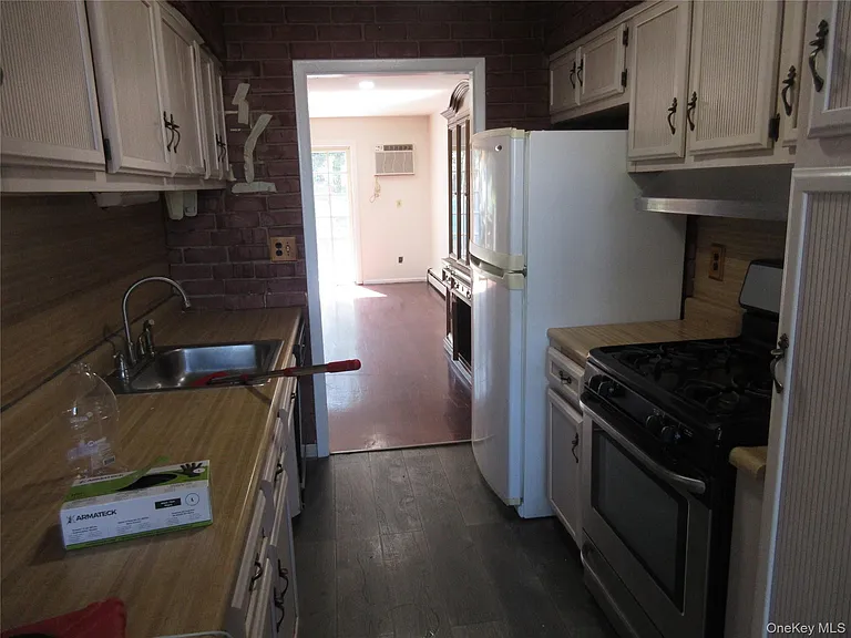108 Coolidge St — Photo 9