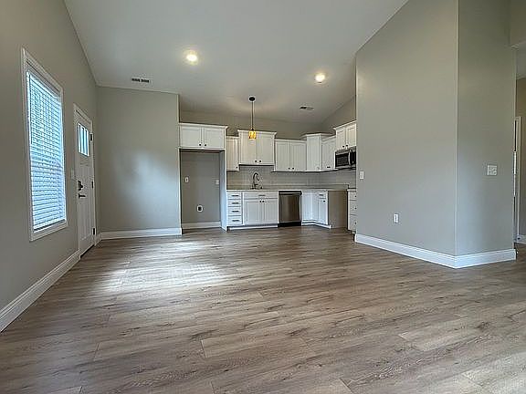 5th image of 17248 Hillcrest Dr