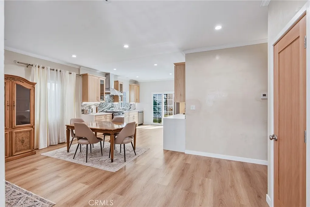 2 bed, 1200 sqft, $4,500 — Photo 1