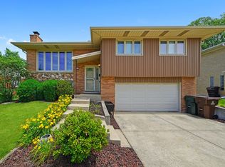 15325 Orchard Ln, Oak Forest, IL 60452