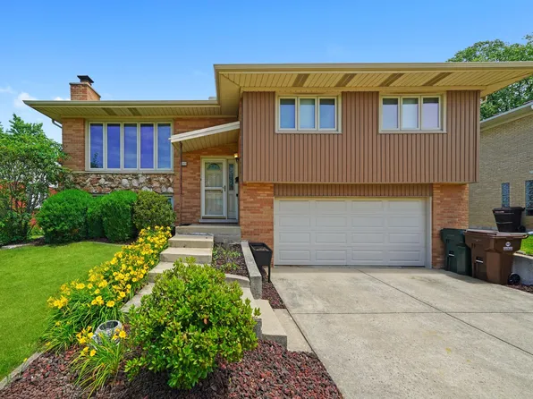 15325 Orchard Ln, Oak Forest, IL 60452