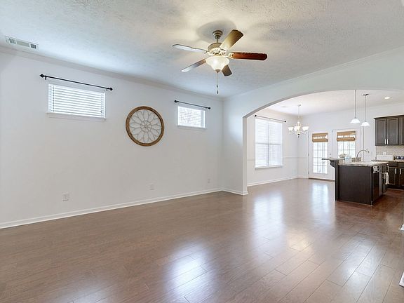 3rd image of 180 Annapolis Bend Cir