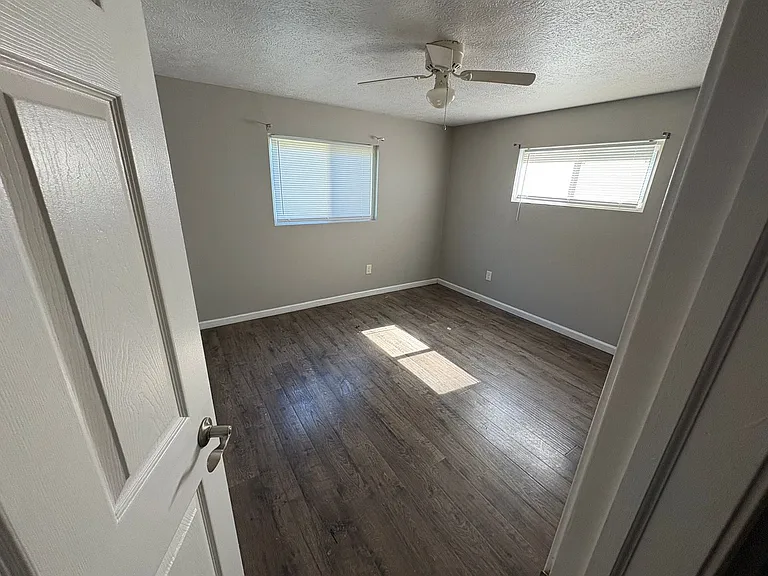 299-321 Martha Ave — Photo 5