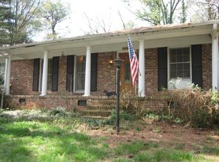 890 Hearthstone Dr, Stone Mountain, GA 30083