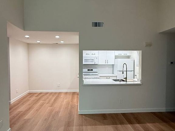5th image of 5939 Eastman Lake Dr #5939