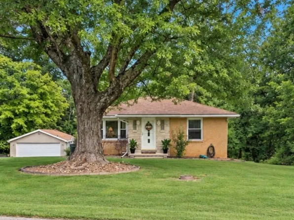 8921 Petersburg Rd, Evansville, IN 47725