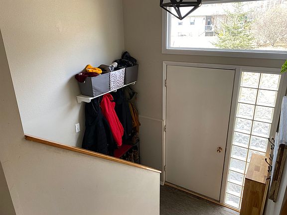2nd image of 10127 Macintosh Cres