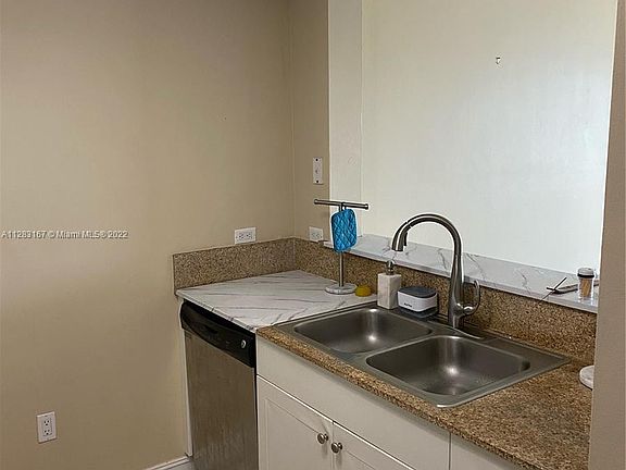 5th image of 117 NW 42nd Ave APT 1516