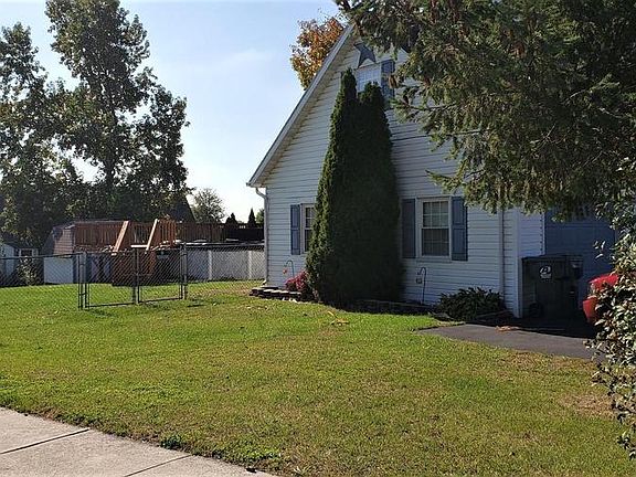 2nd image of 257 S Lincoln Dr