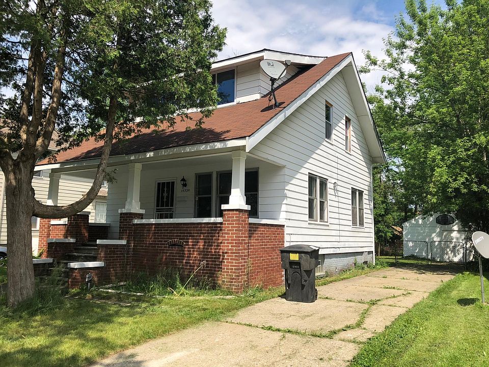 2nd image of 17734 Northrop St
