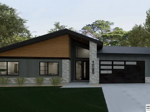 S 1095 Maple Ln, Fremont, NE 68025