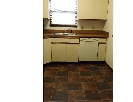 5th image of 149 Windsor Castle Dr APT C