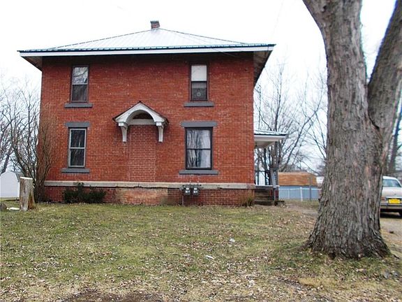 3rd image of 2 Seneca St