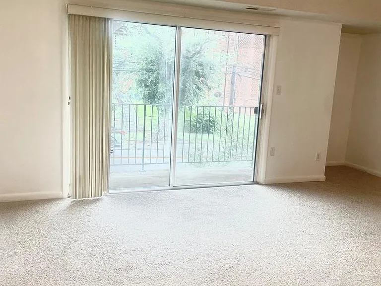 625A Chesapeake St SE #205 — Photo 4