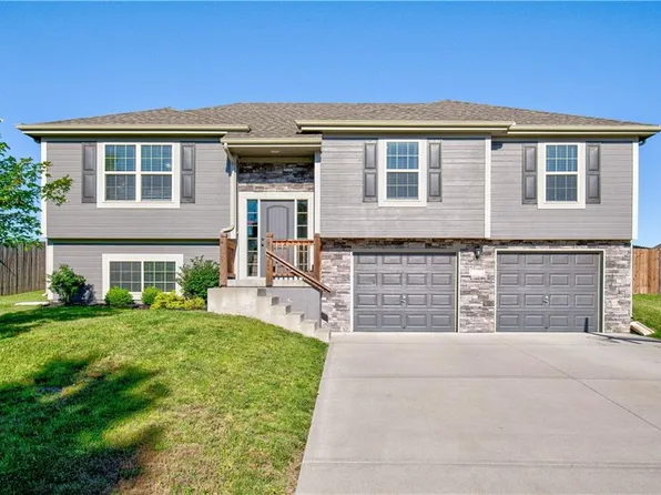 1006 SW Whitetail Dr, Oak Grove, MO 64075