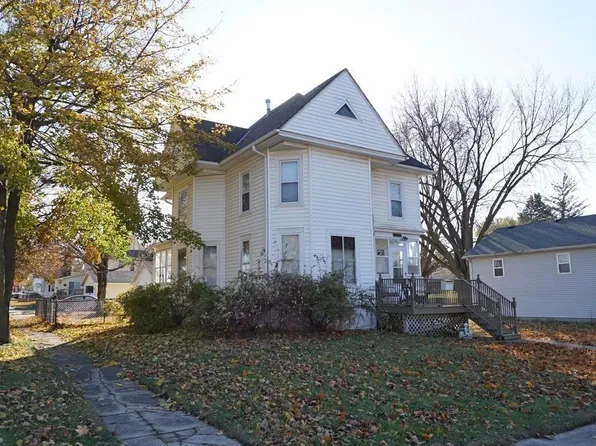 1032 Walnut St, Osage, IA 50461