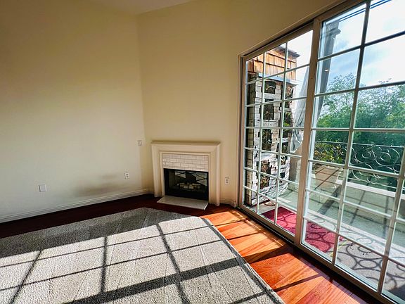 3rd image of 10740 Moorpark St APT 306