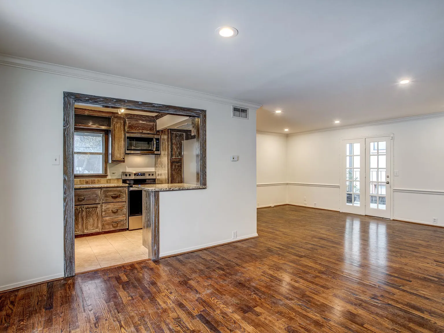 2 bed, 1117 sqft, $2,620 — Photo 4