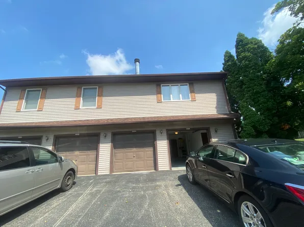 1826 Kerrybrook Ct #1826, Sycamore, IL 60178