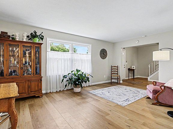 4th image of 18322 Crownhill Dr