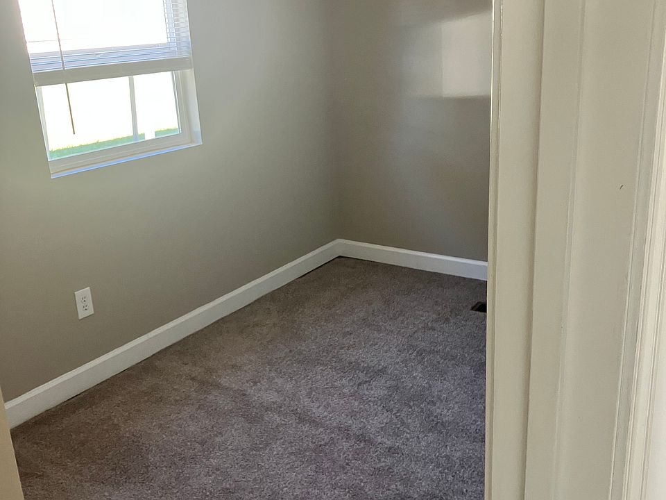 Medium bedroom