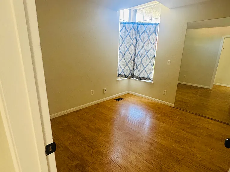 2210 Southwood Dr — Photo 11