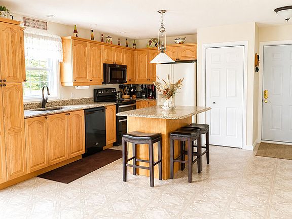 5th image of 176 Currier Road
