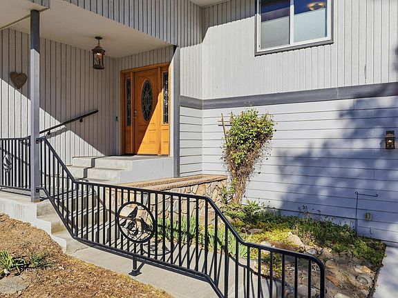 5th image of 322 E 36th Pl