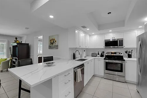 2125 SE 10th Ave Photo 1
