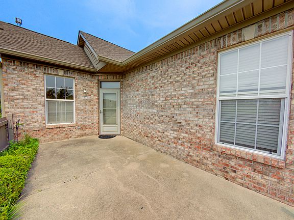 2nd image of 2377 Saddle Dr