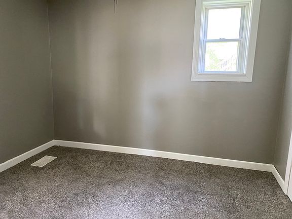 2nd image of 312 S Oak St APT 1