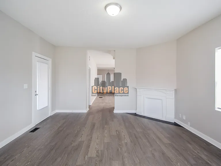 1541 Spruce St — Photo 6