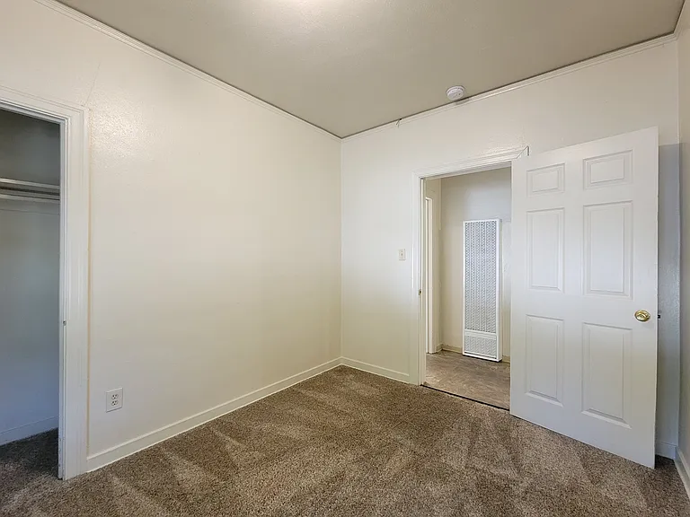 1501 W 3rd St #1 — Photo 17