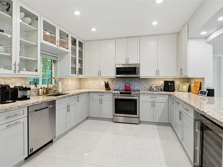 7511 Miami View Dr — Photo 14