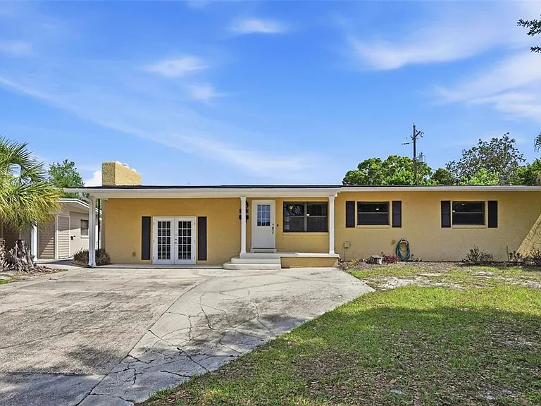 3707 Pelican Ln — Photo 2