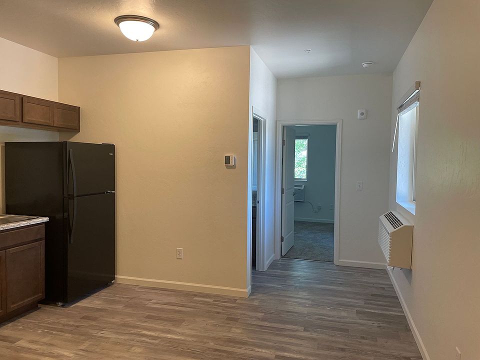 2nd image of 518 28th Rd #201