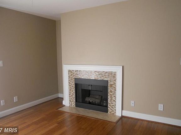 3rd image of 20281 Beechwood Ter Unit 101