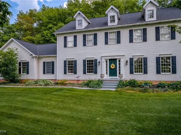 2930 Pine Trails Cir, Hudson, OH 44236