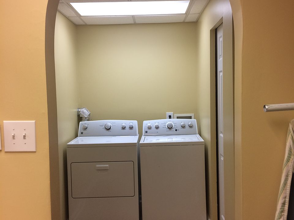 Laundry room/bathroom