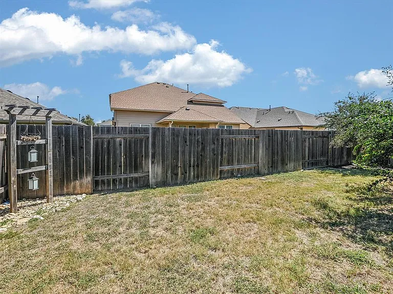 141 Serrano St — Photo 19