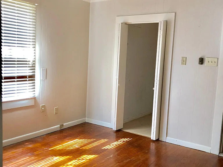 206 Jackson St — Photo 4