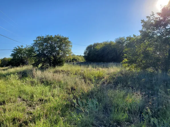475 Creekside Dr, Bowie, TX 76230