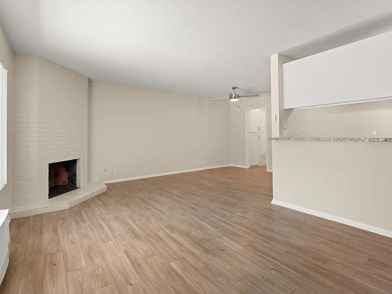 School Circle Apartments - Riverside, CA — Photo 7