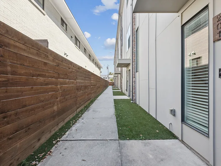 Townhomes on Bennett — Photo 32