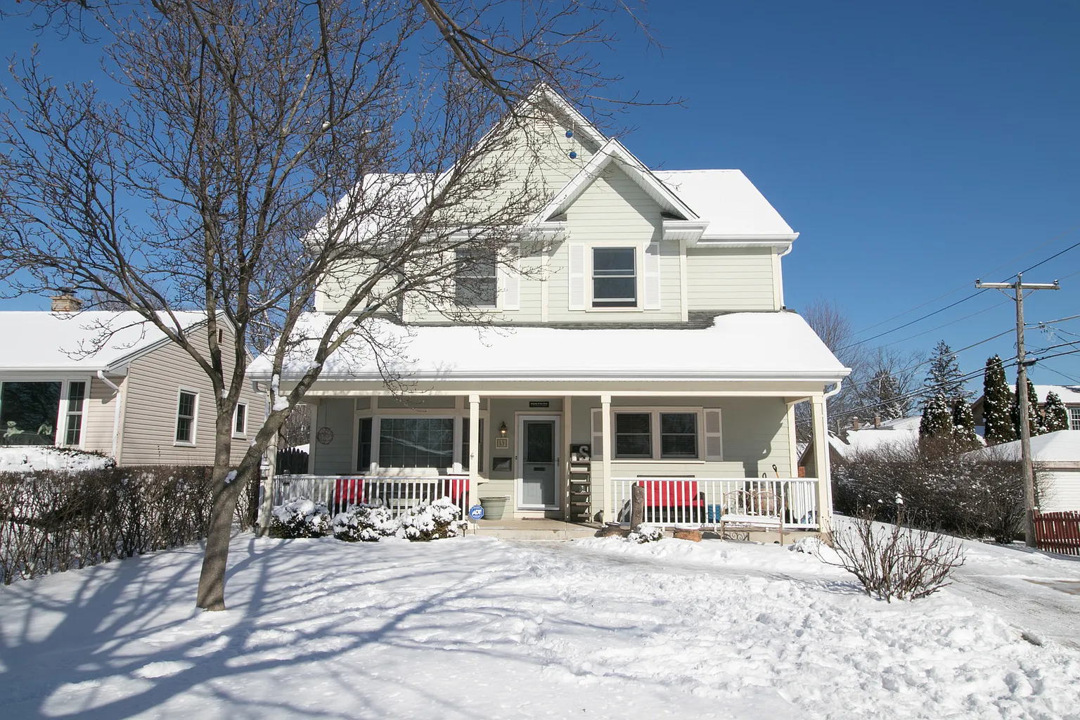 132 E Van Buren St photo 1